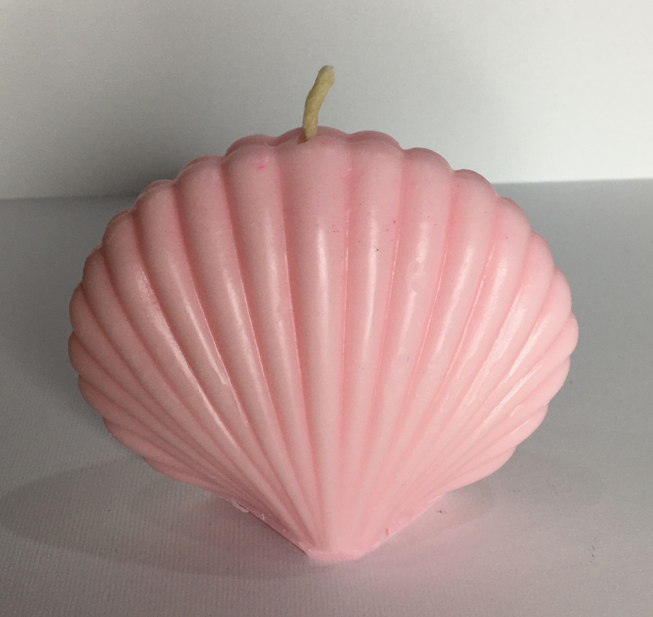 شمع فانتزی طرح صدف بدون رایحه دست ساز